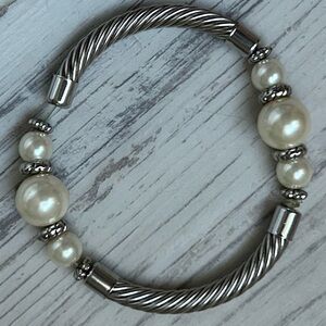 Elegant Silver and Pearl Bracelet